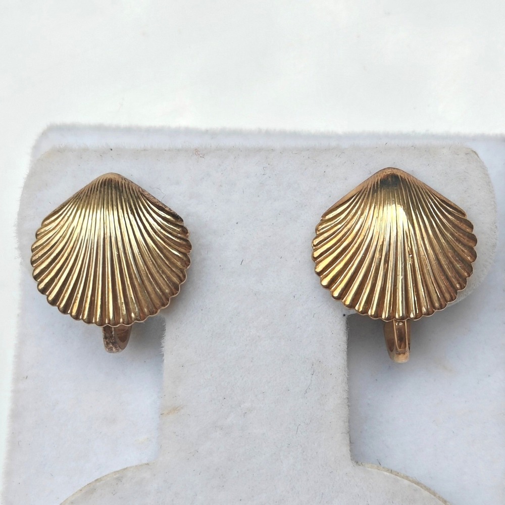 Vintage Gold Tone Scallop Sea Shell Clip On Earrings Small Mermaidcore Beachy